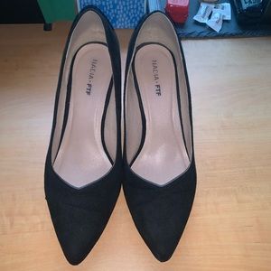 Cute black pumps. I love these shoe I wore 3 times